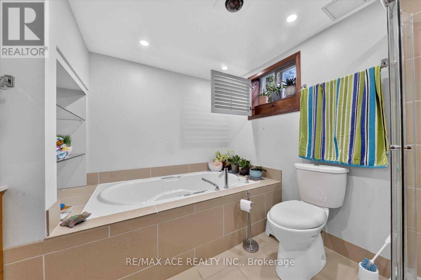 18 HENEAGE STREET - 34