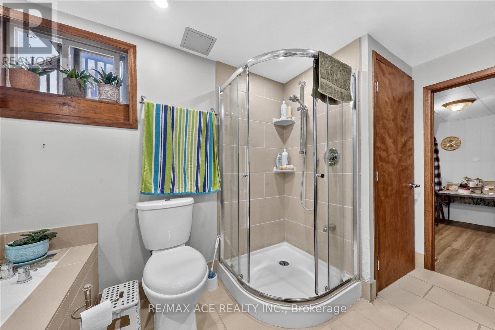 18 HENEAGE STREET - 35