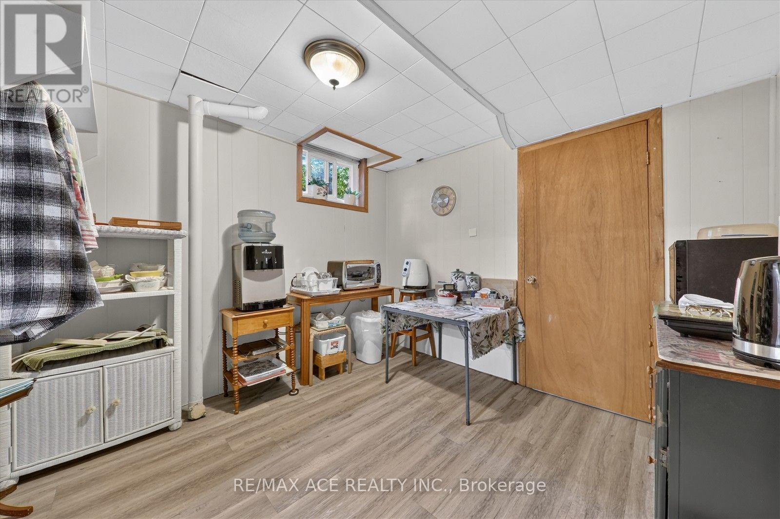 18 HENEAGE STREET - 36