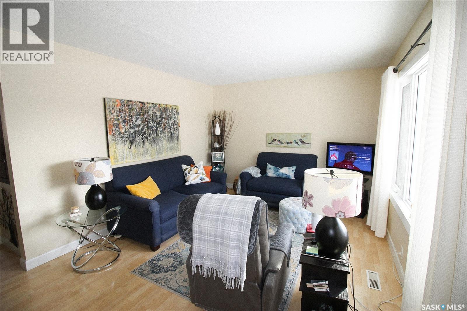 644 1st STREET W - Image 5