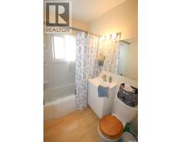 644 1st Street W, Shaunavon, SK S0N2M0 Photo 11