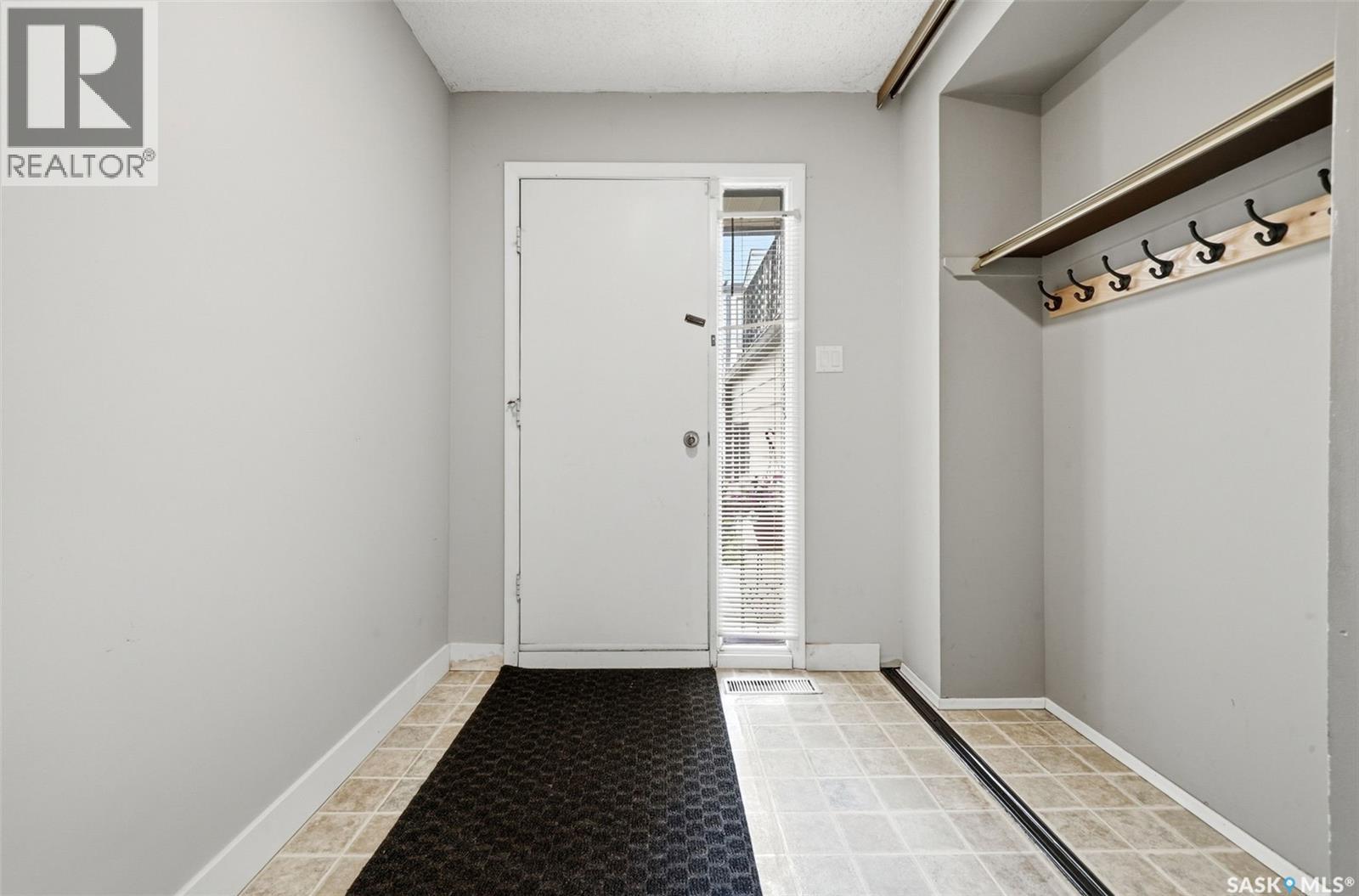 5136 10th AVENUE, Regina — photo 2