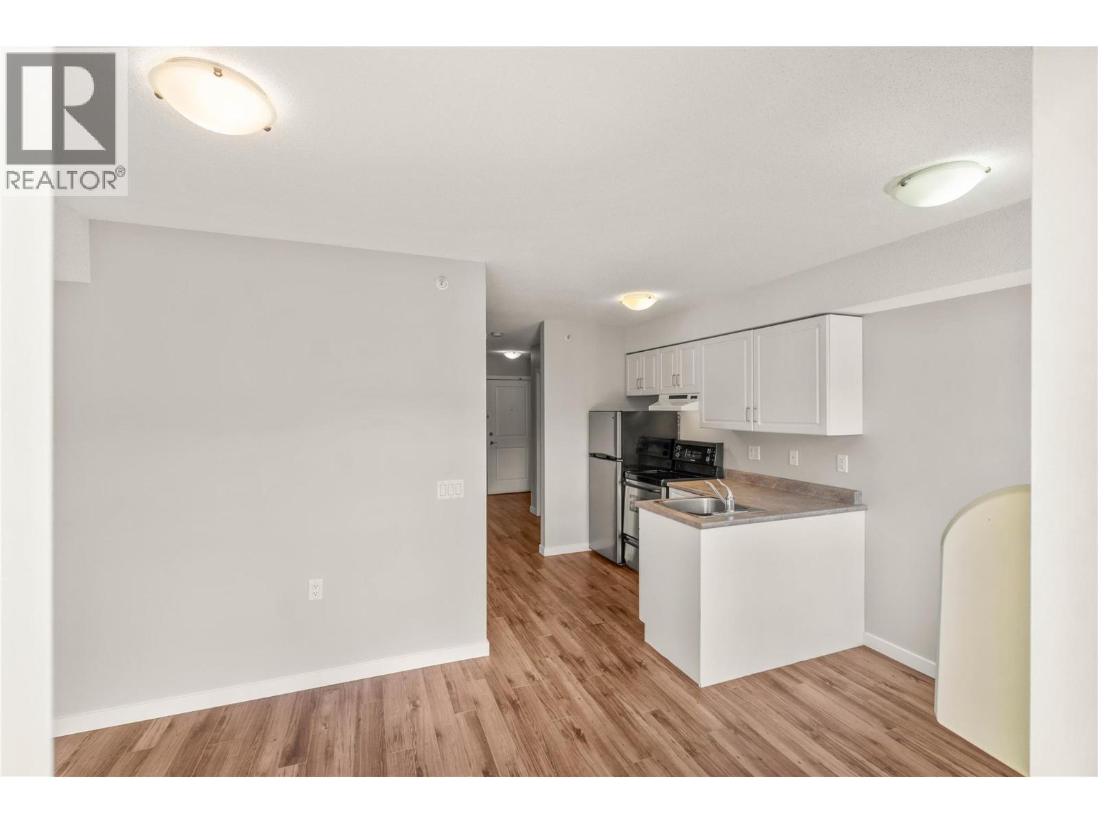 #409 375 Cherry Avenue - Image 7