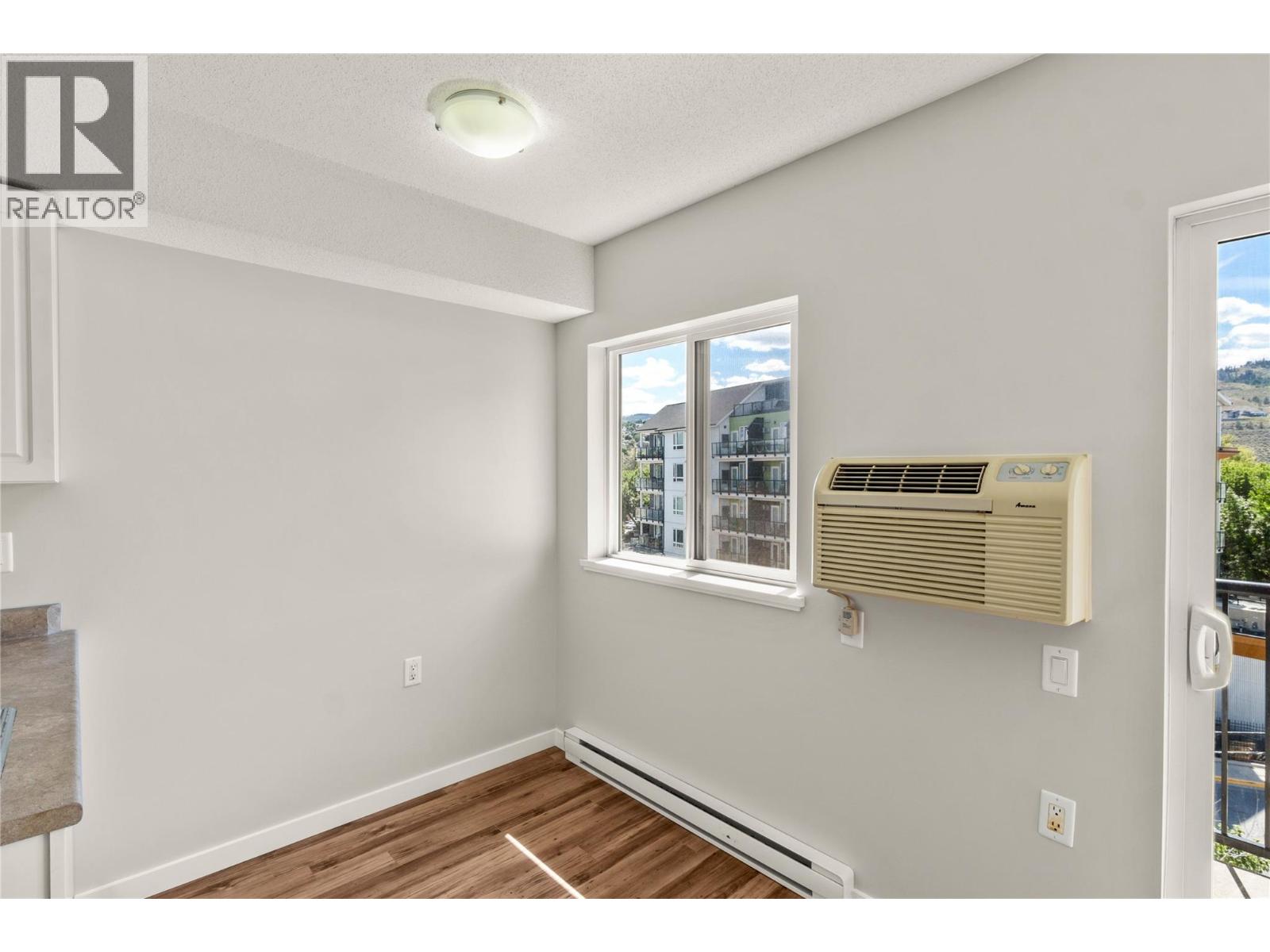 #409 375 Cherry Avenue - 8