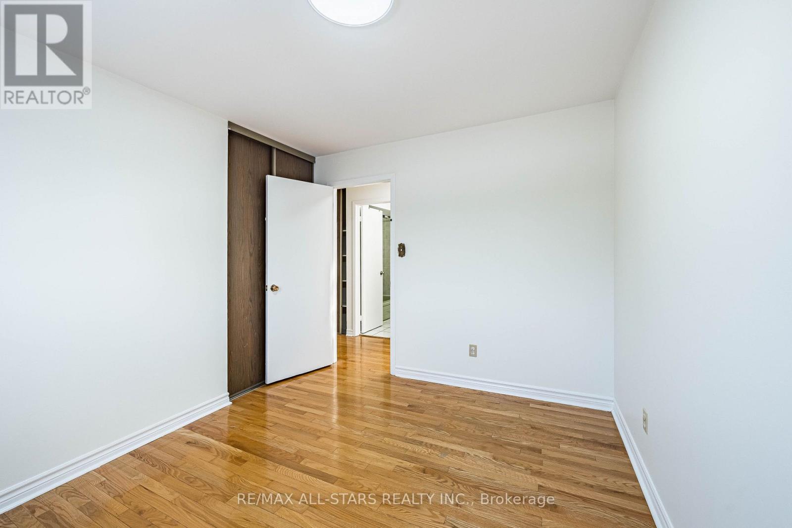 209 APACHE TRAIL - 24
