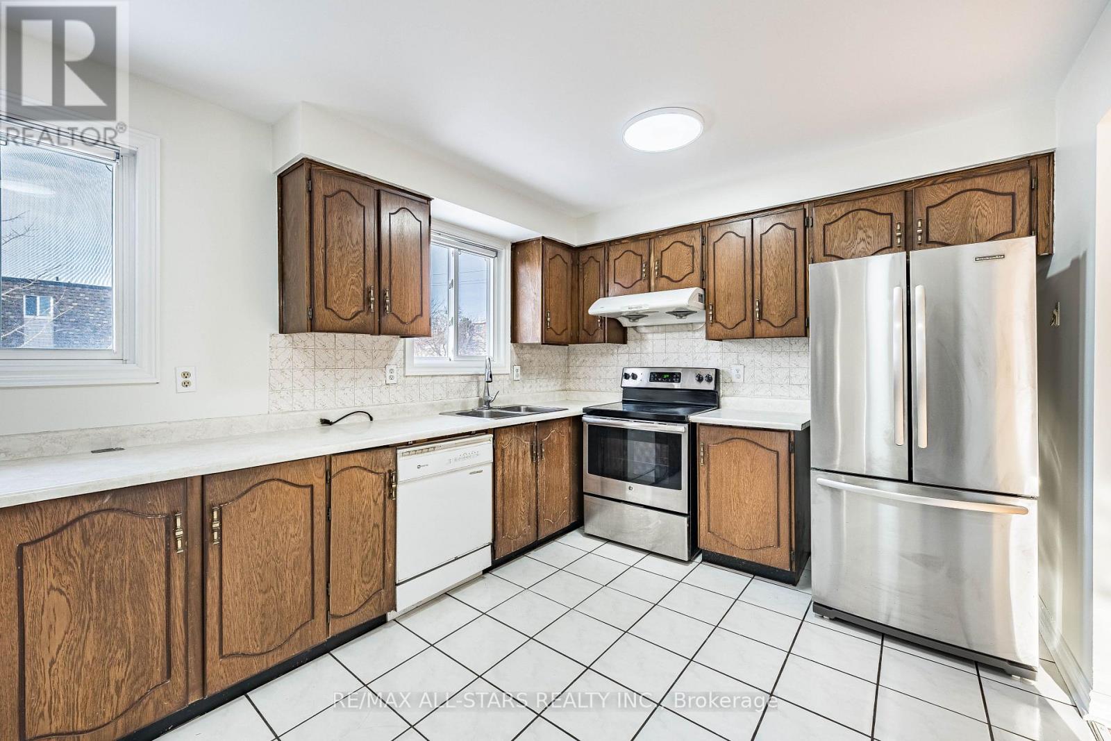 209 APACHE TRAIL - 12