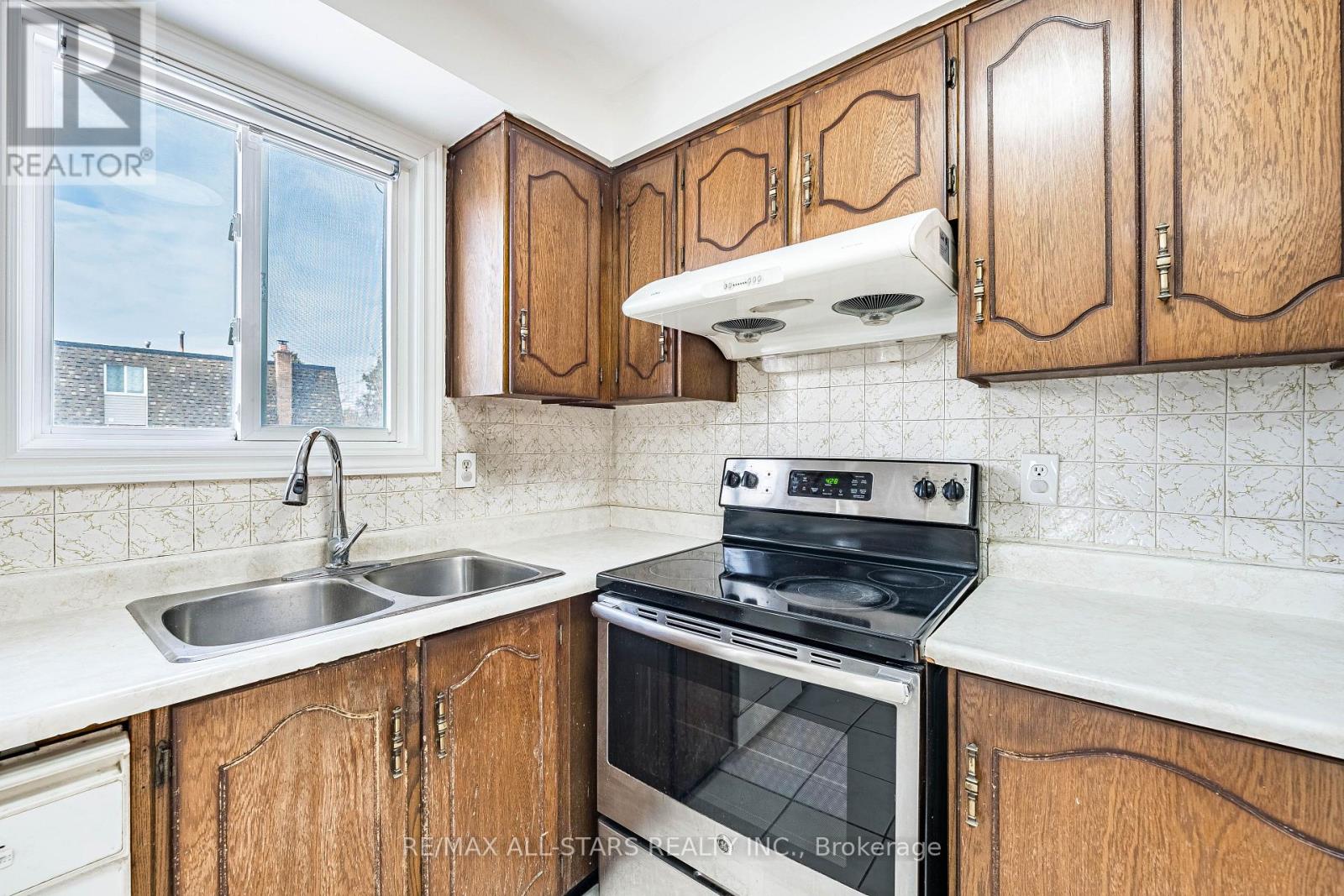 209 APACHE TRAIL - 14