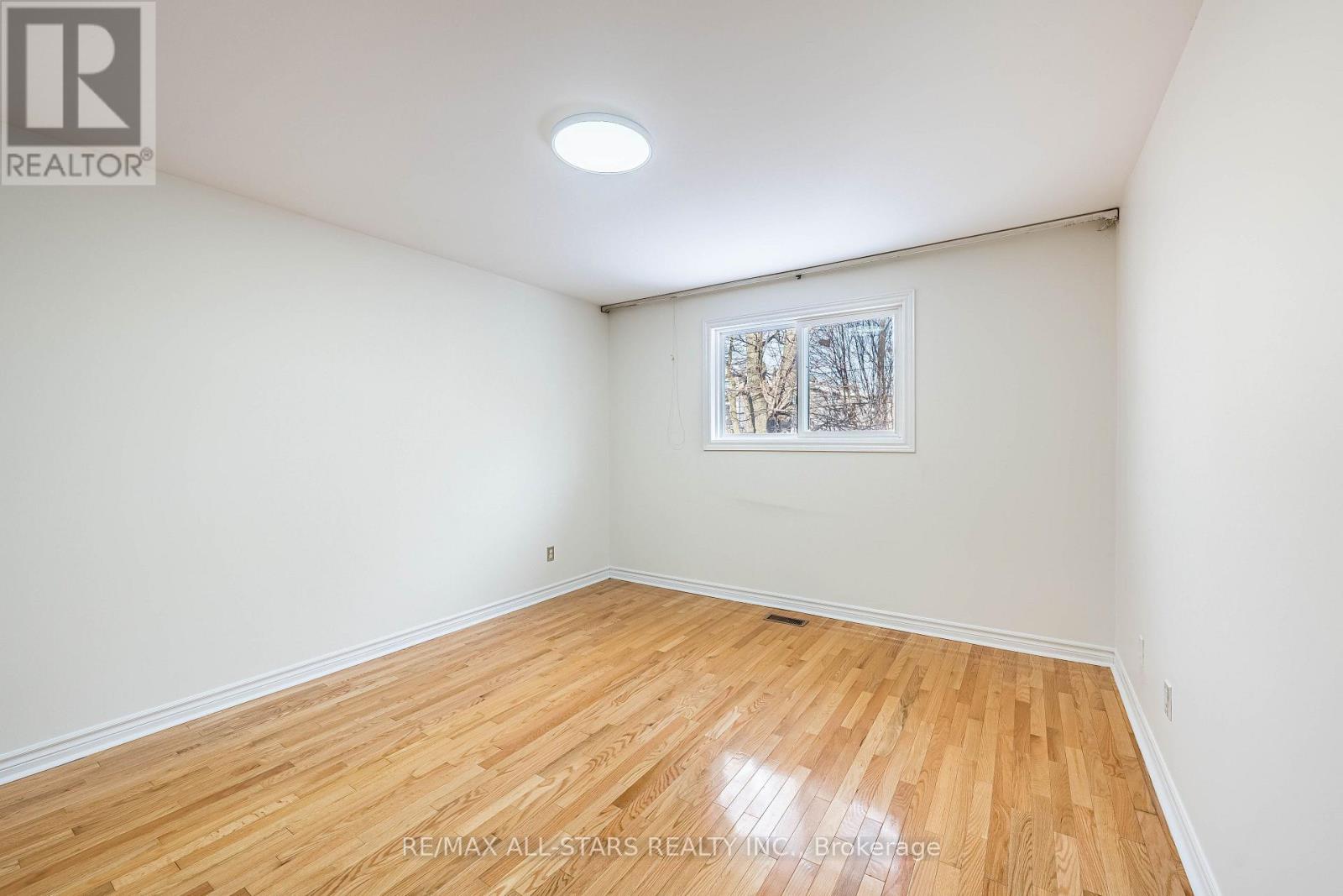 209 APACHE TRAIL - 18