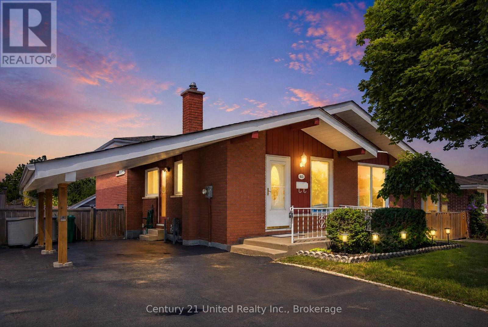 615 SAUGEEN CRESCENT - 2