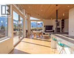 1764 Pinewood Drive, Pemberton, BC V0N2L3 Photo 8