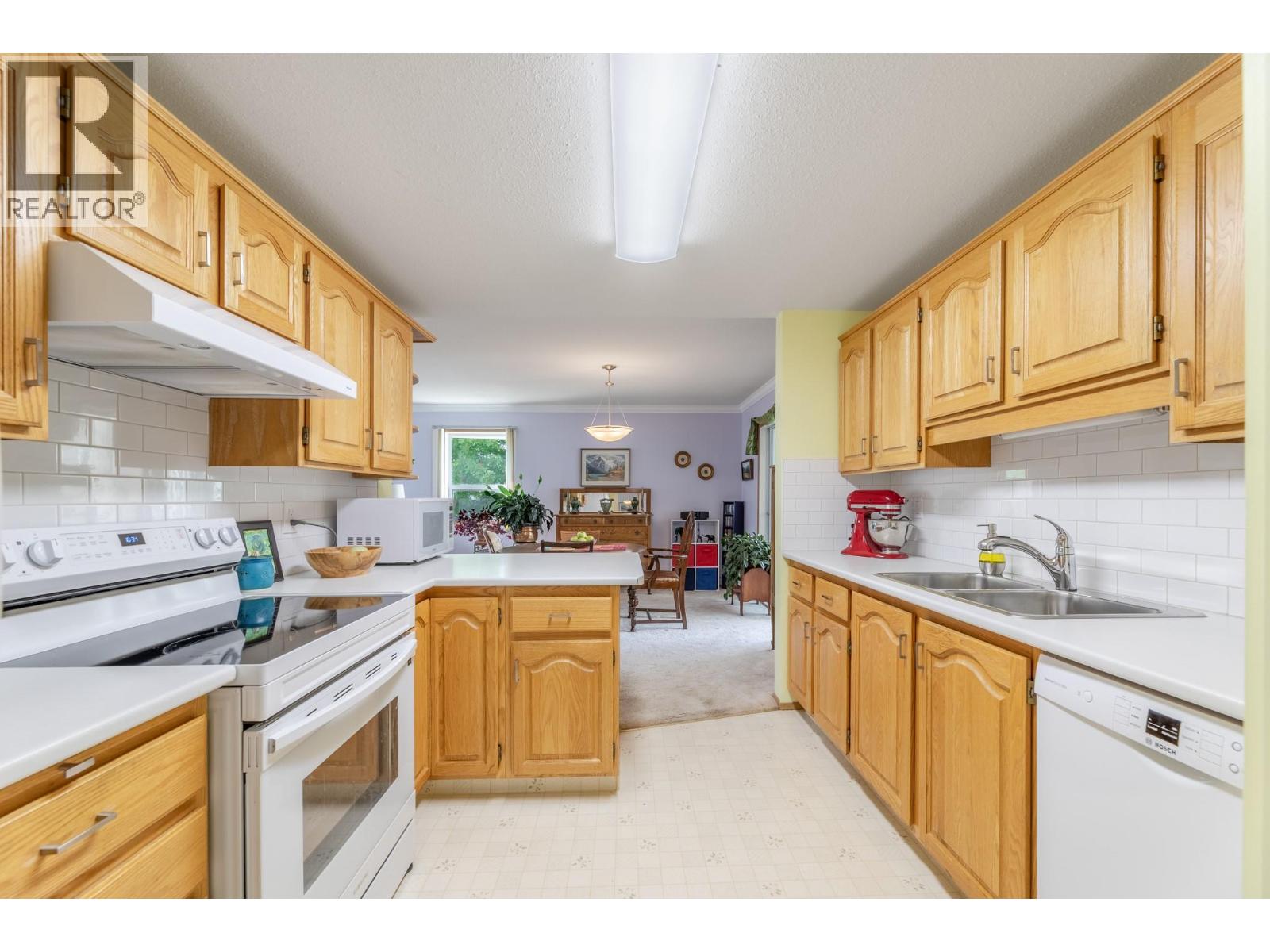 #210 272 GREEN Avenue W - 11