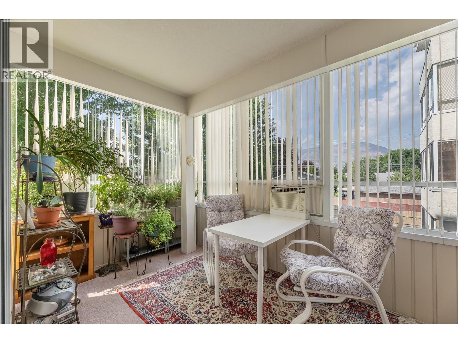 #210 272 GREEN Avenue W - 23