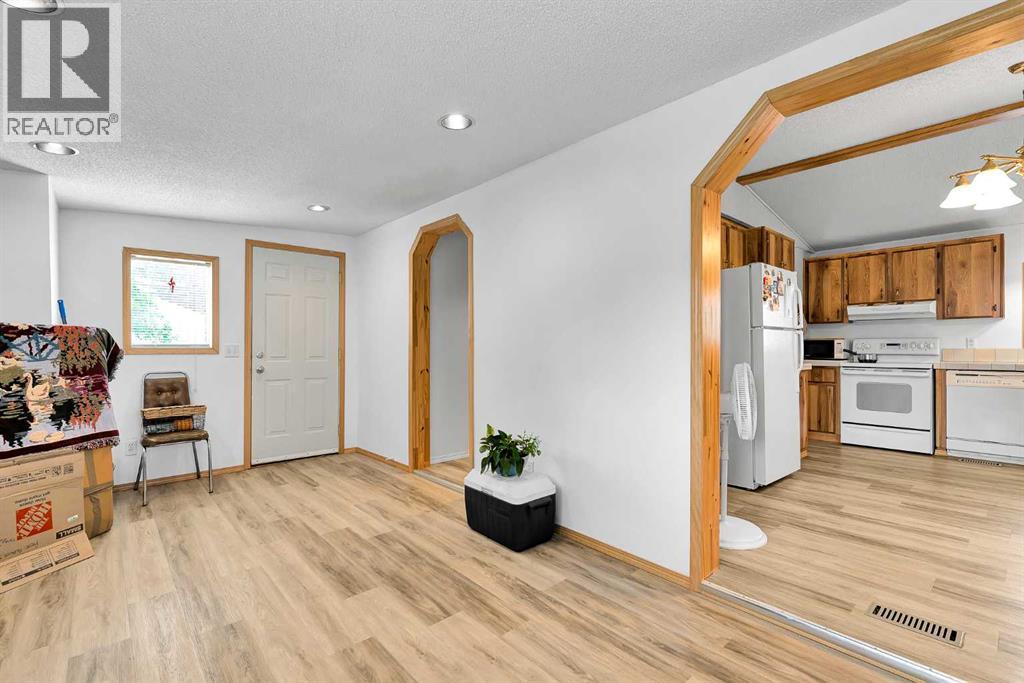 3123 Burroughs Manor NE - 4
