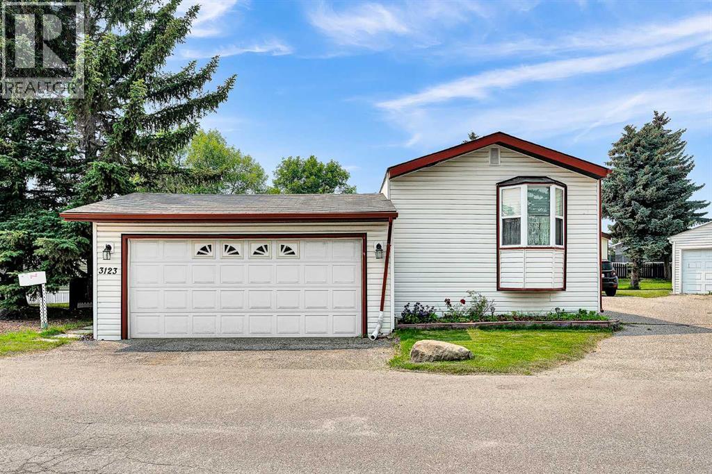 3123 Burroughs Manor NE - 2