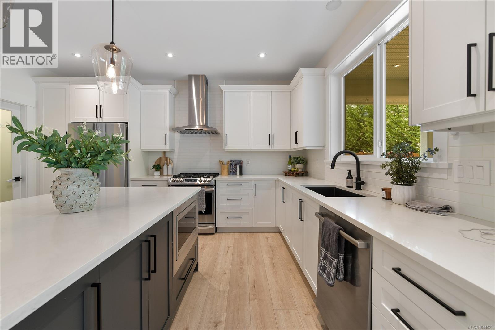 1122 Golden Spire Cres - 11
