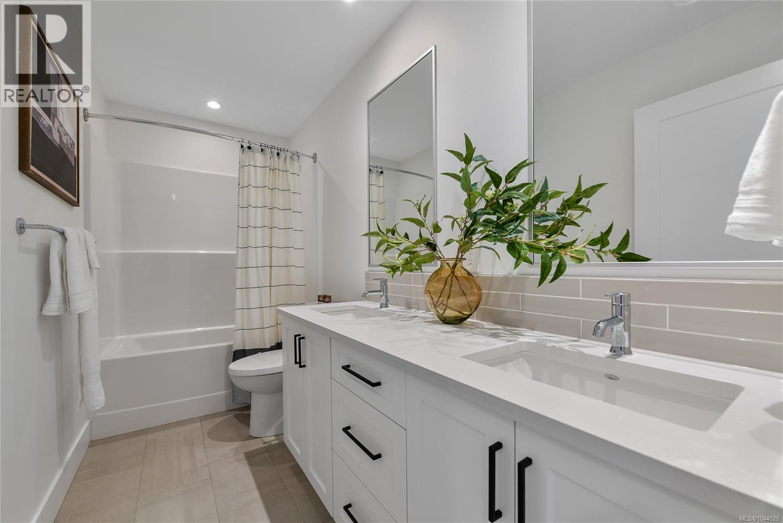 1122 Golden Spire Cres - 23