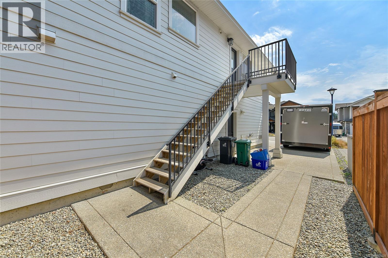 1122 Golden Spire Cres - 25