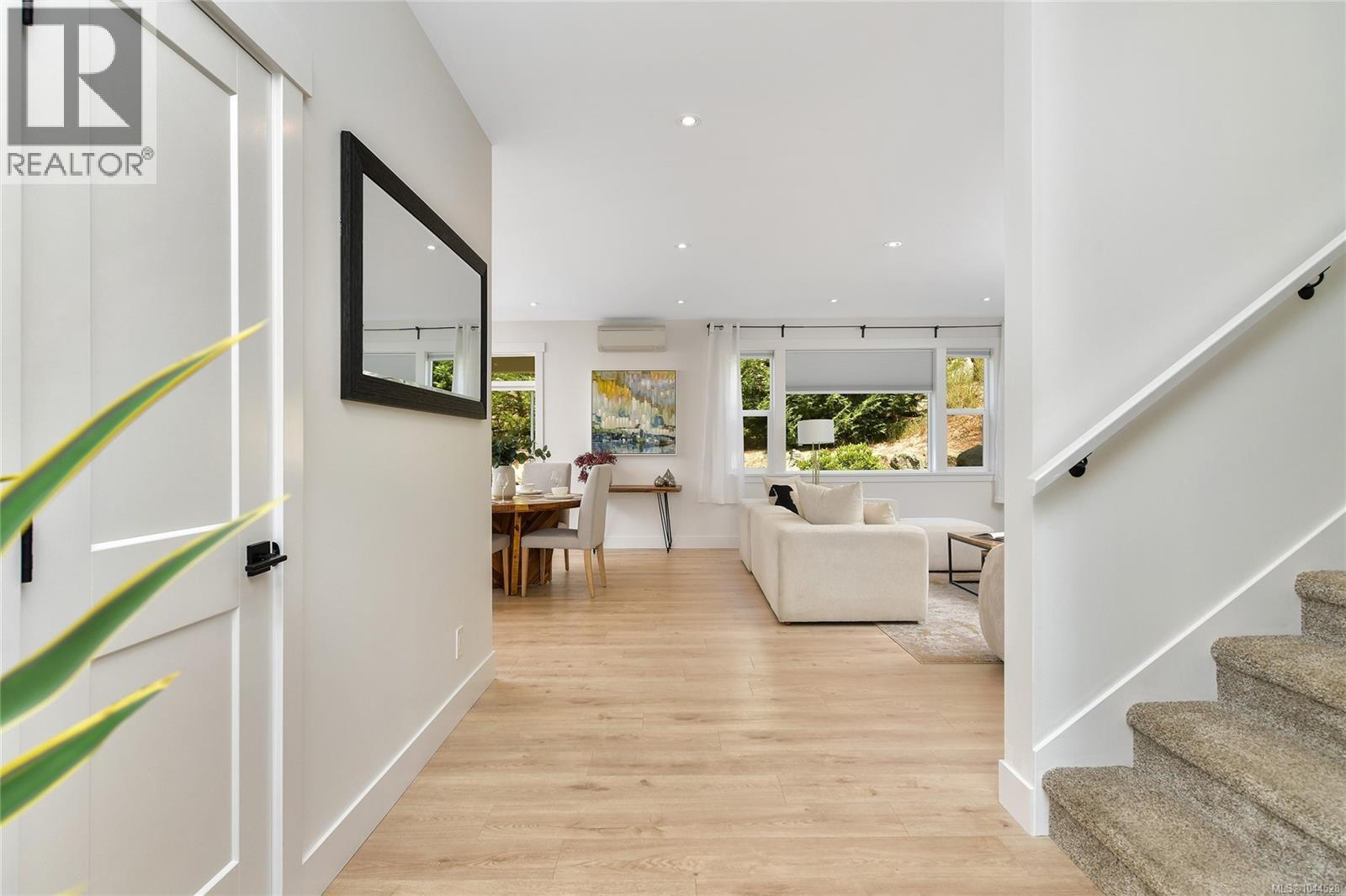 1122 Golden Spire Cres - 4