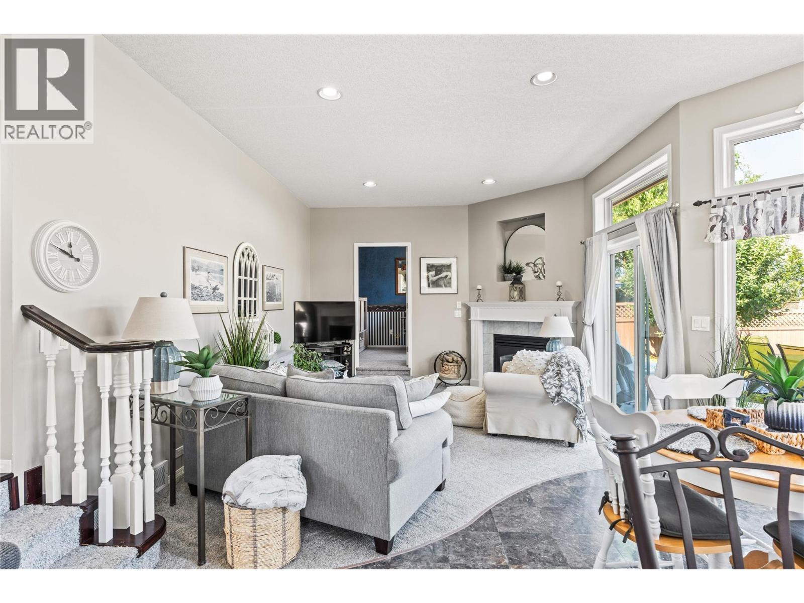 2302 Maundrell Avenue - 19