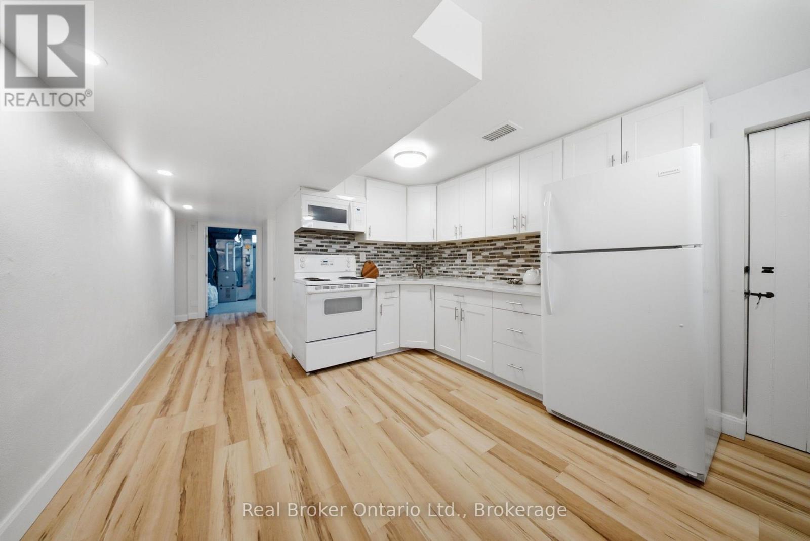 80 JACKSON AVENUE - 25