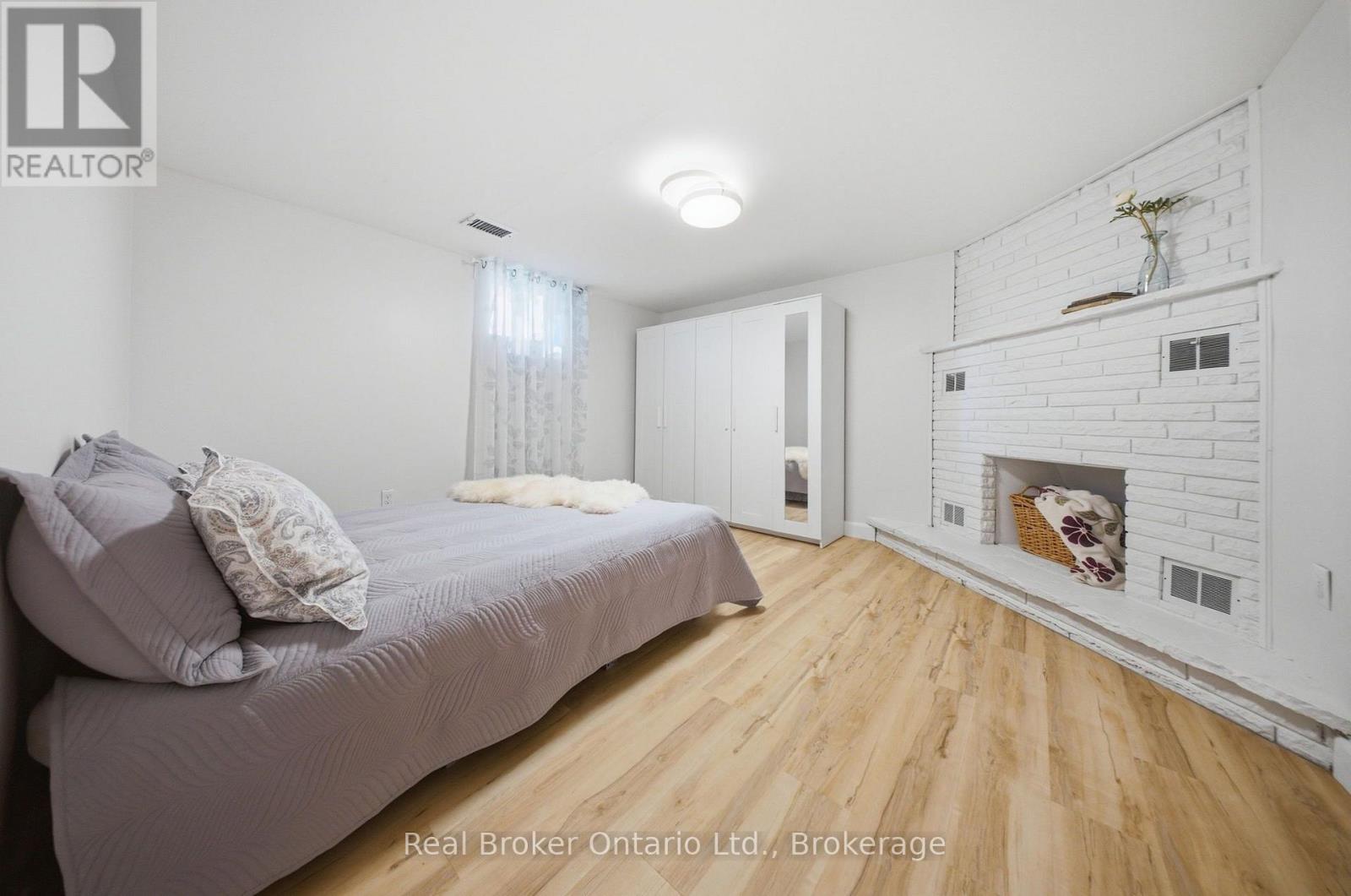 80 JACKSON AVENUE - 32