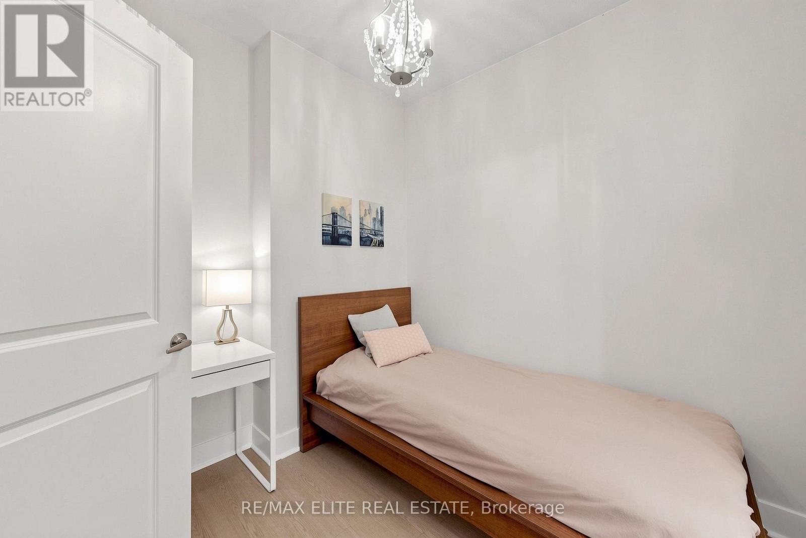 #1309 26 NORTON AVENUE - 17
