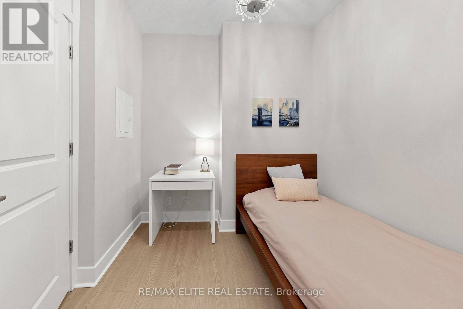 #1309 26 NORTON AVENUE - 18