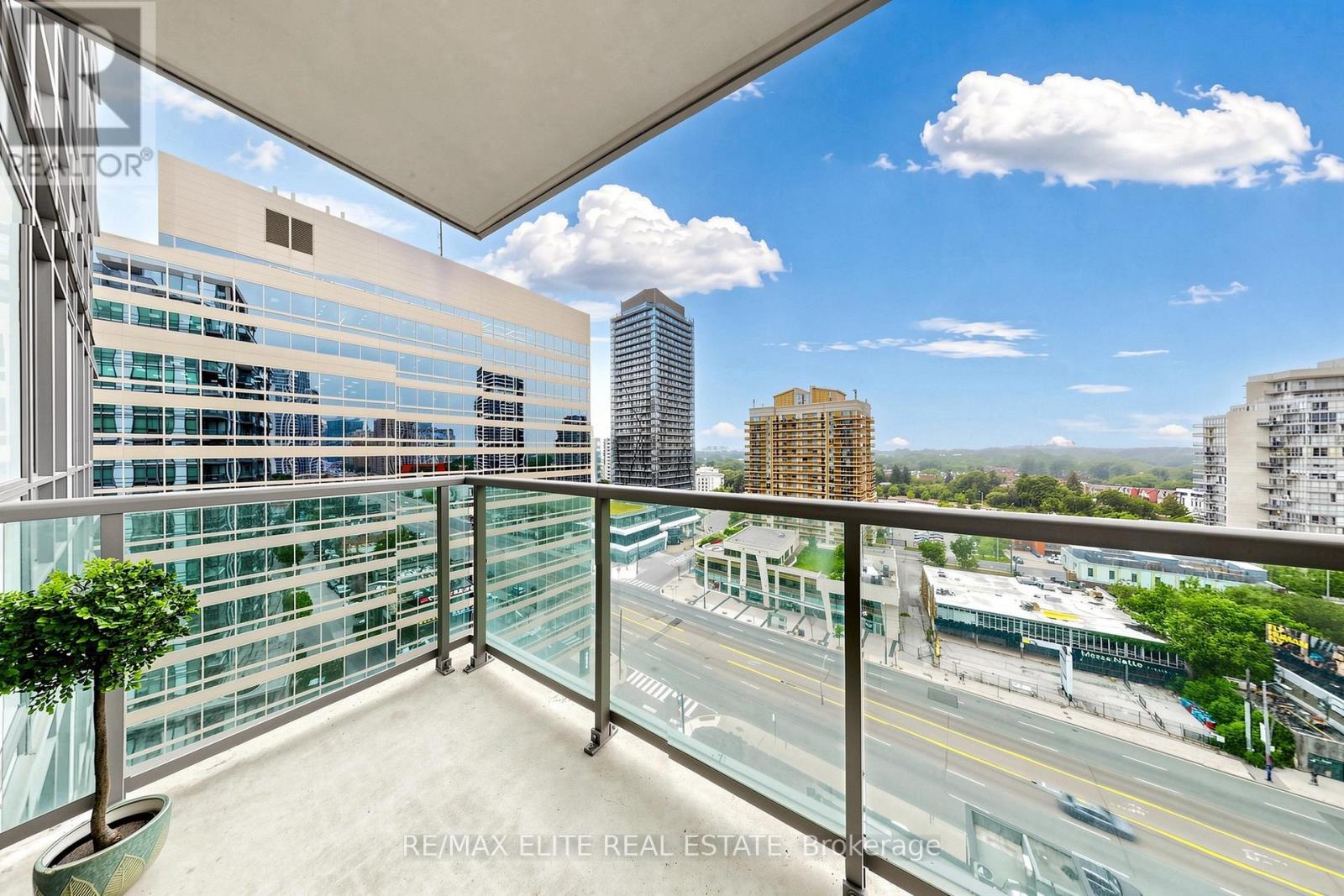 #1309 26 NORTON AVENUE - 22