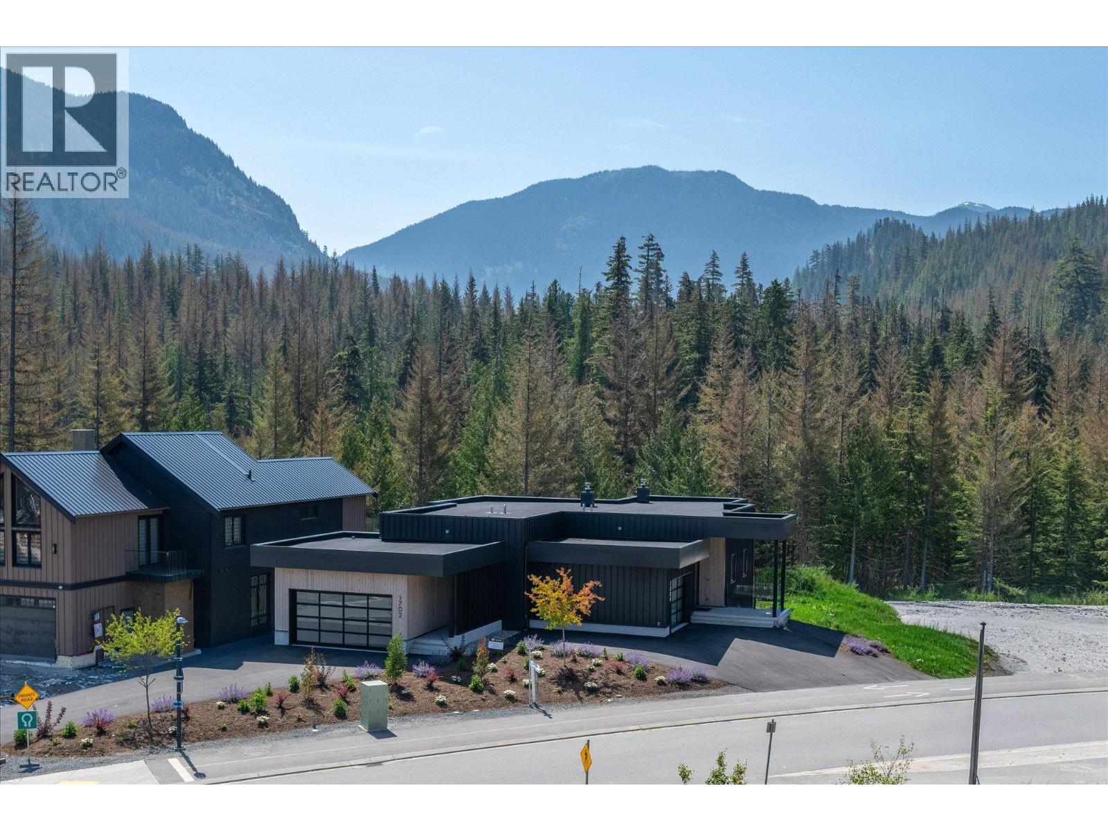 1702 RIVER RUN PLACE, Whistler — photo 2