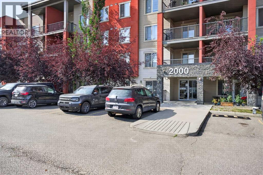 2403, 403 Mackenzie Way SW, Downtown, Airdrie photo 1