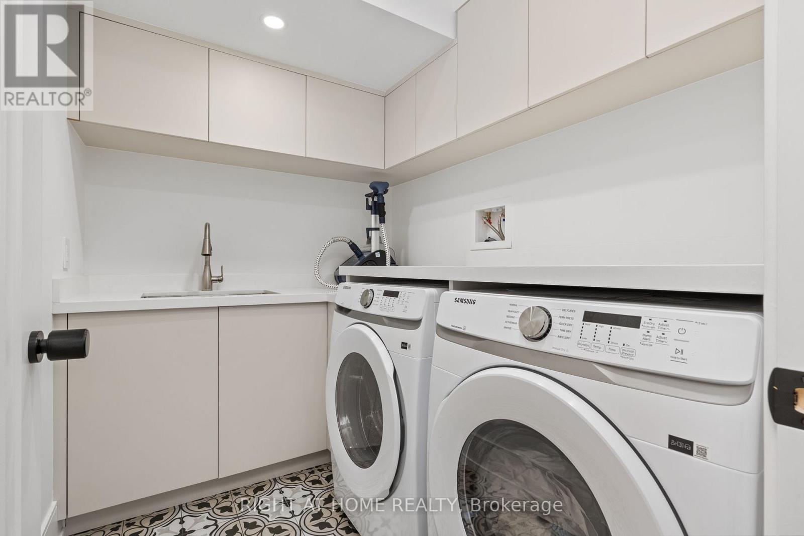 33 THORNDALE AVENUE - Image 42