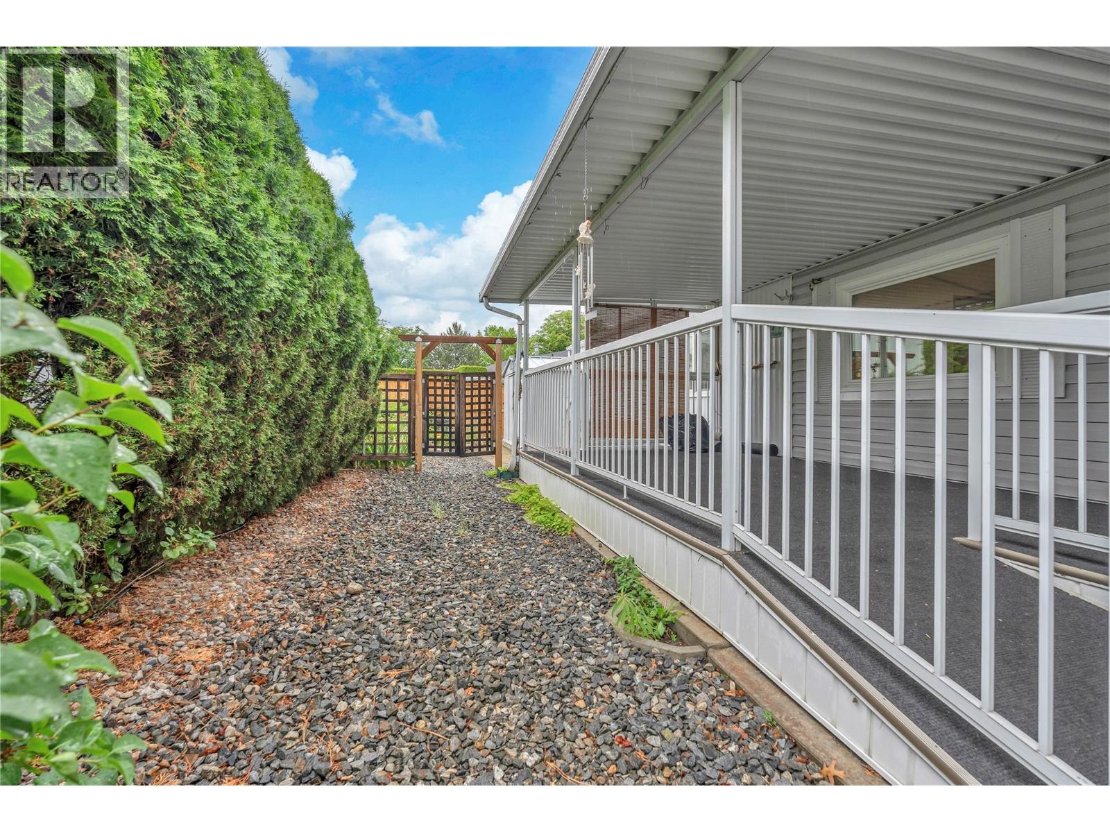 #25 98 Okanagan Avenue E - 17