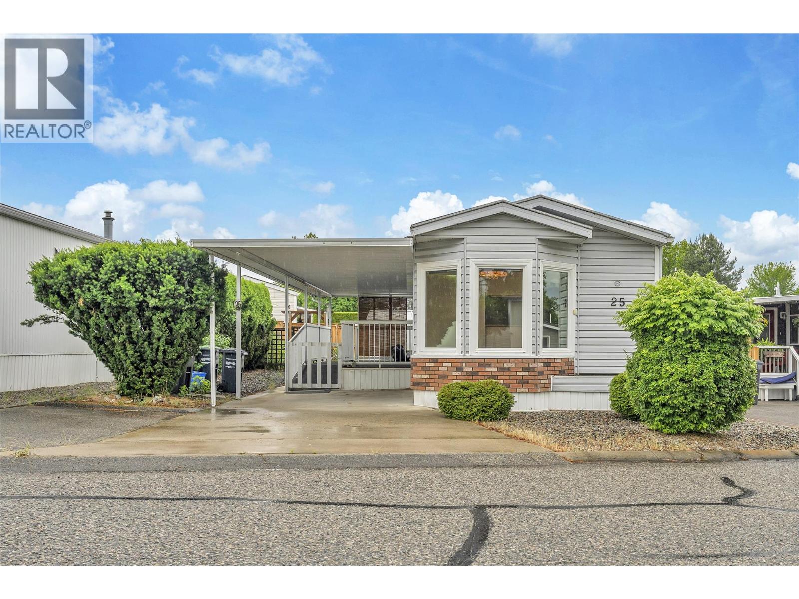#25 98 Okanagan Avenue E - 1
