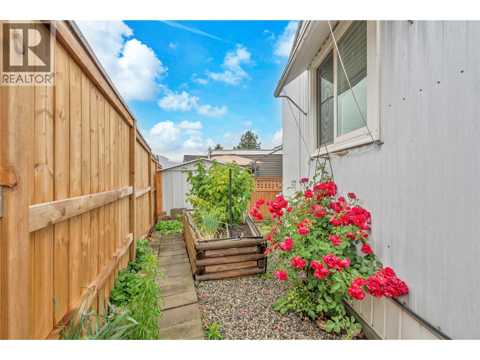#25 98 Okanagan Avenue E - 16