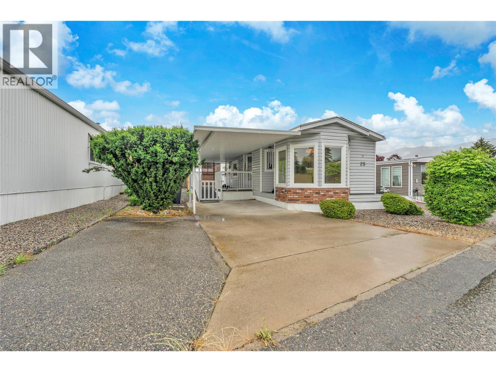 #25 98 Okanagan Avenue E - 18