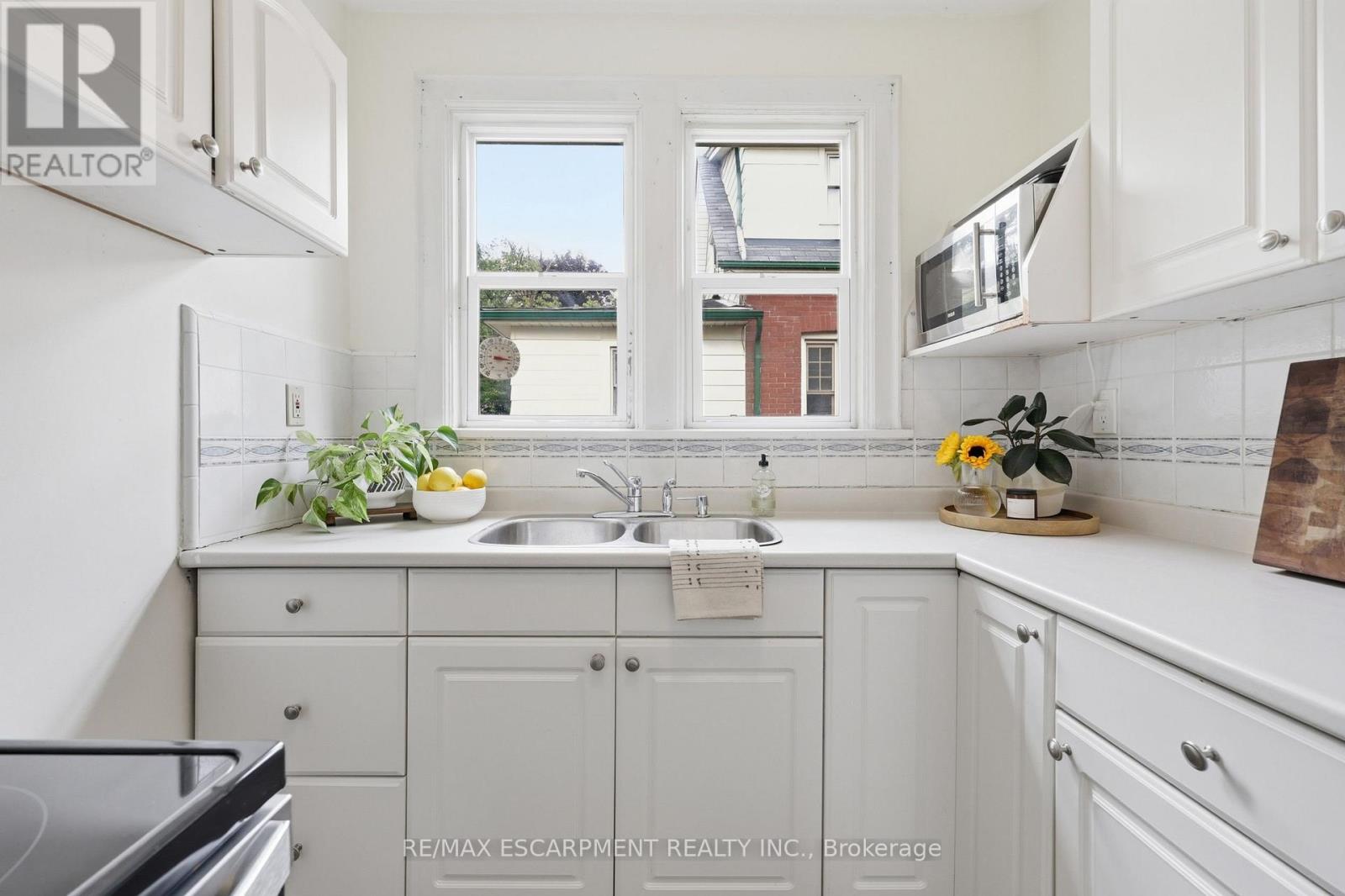 2153 CAROLINE STREET - 16