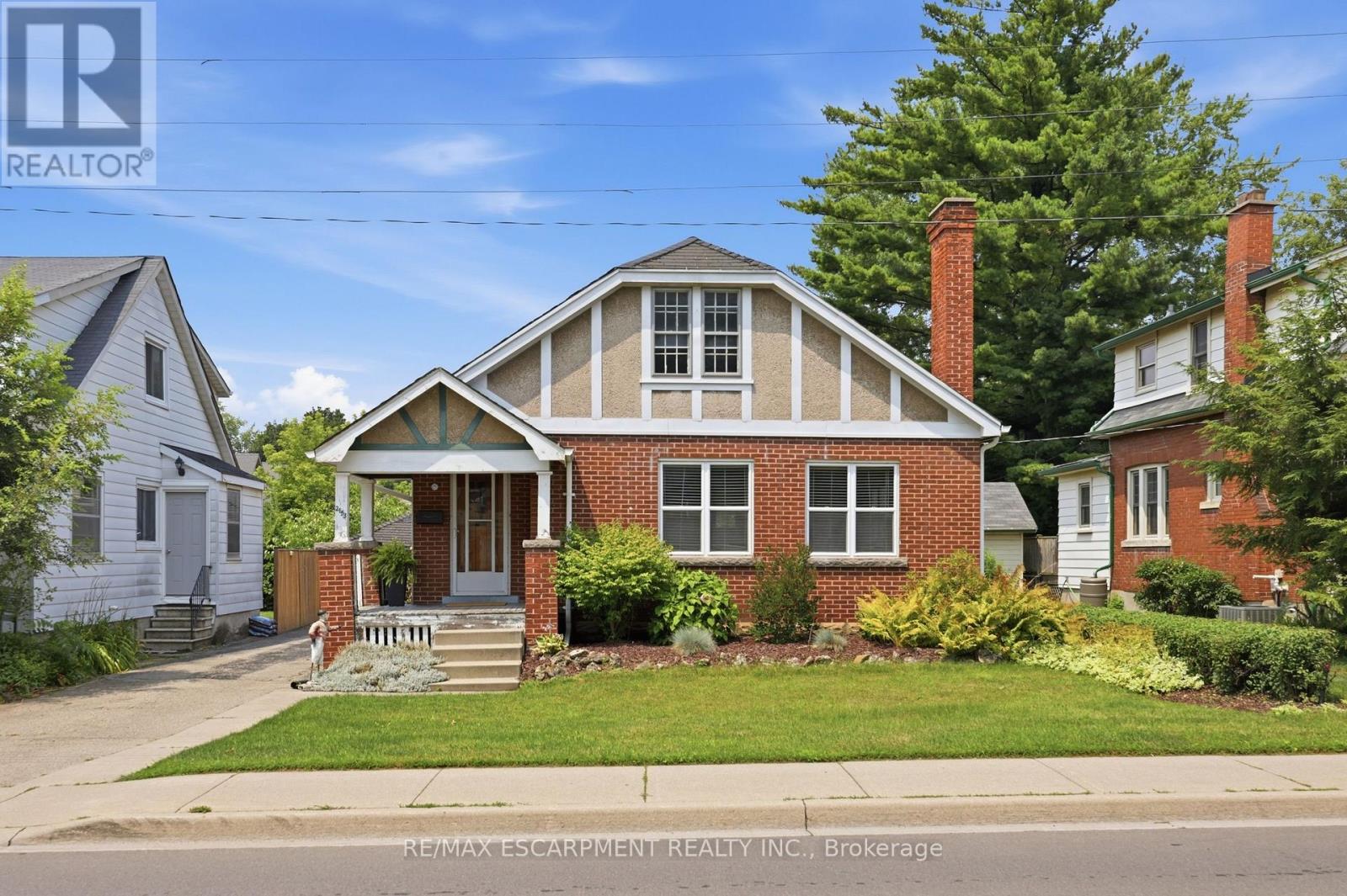 2153 CAROLINE STREET - 1