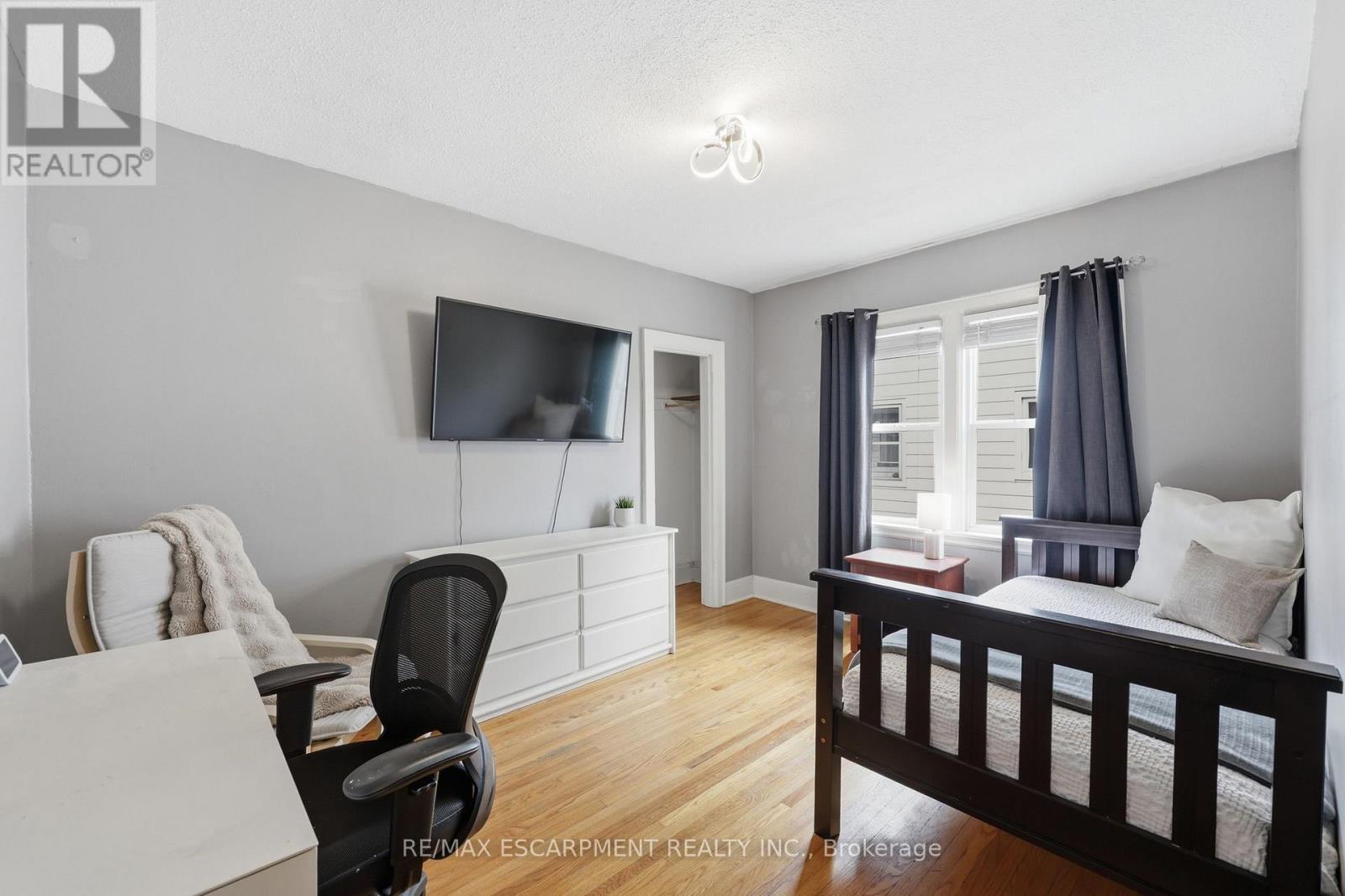 2153 CAROLINE STREET - 18