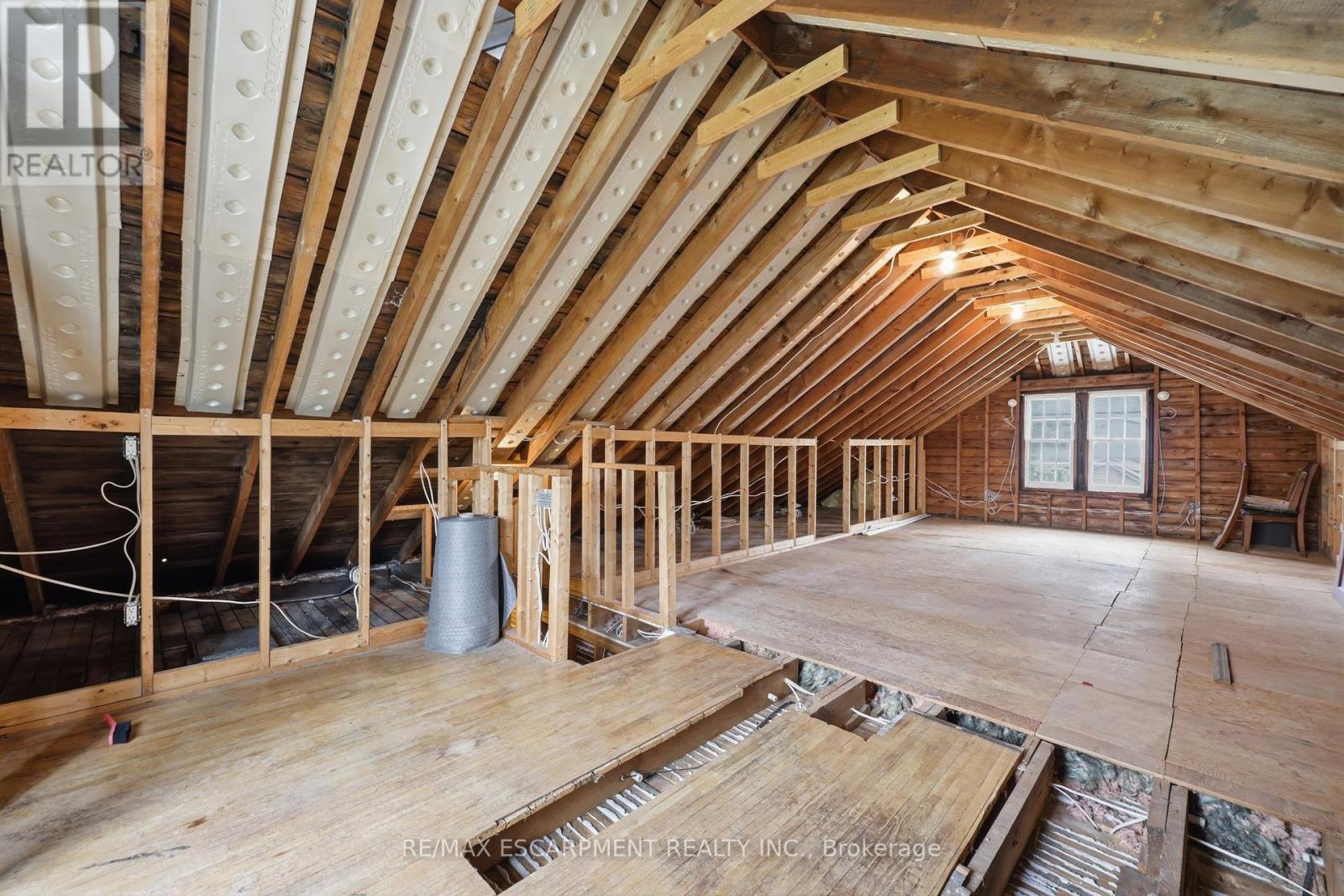 2153 CAROLINE STREET - 32