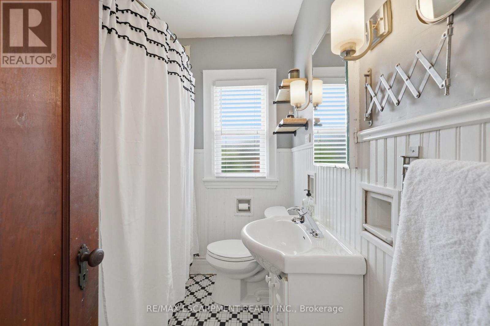2153 CAROLINE STREET - 22