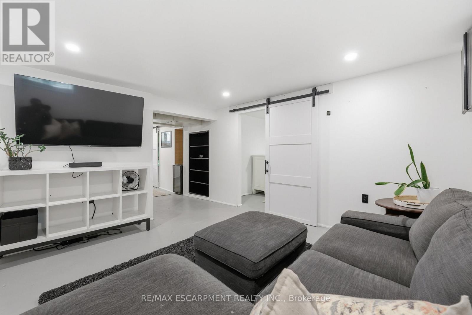2153 CAROLINE STREET - 26