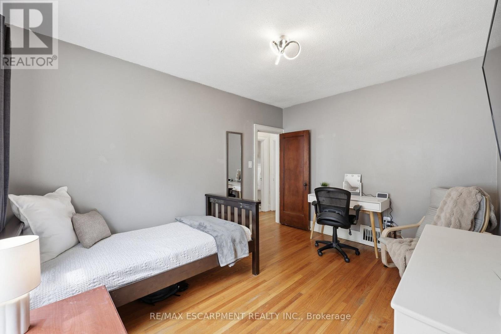 2153 CAROLINE STREET - 19