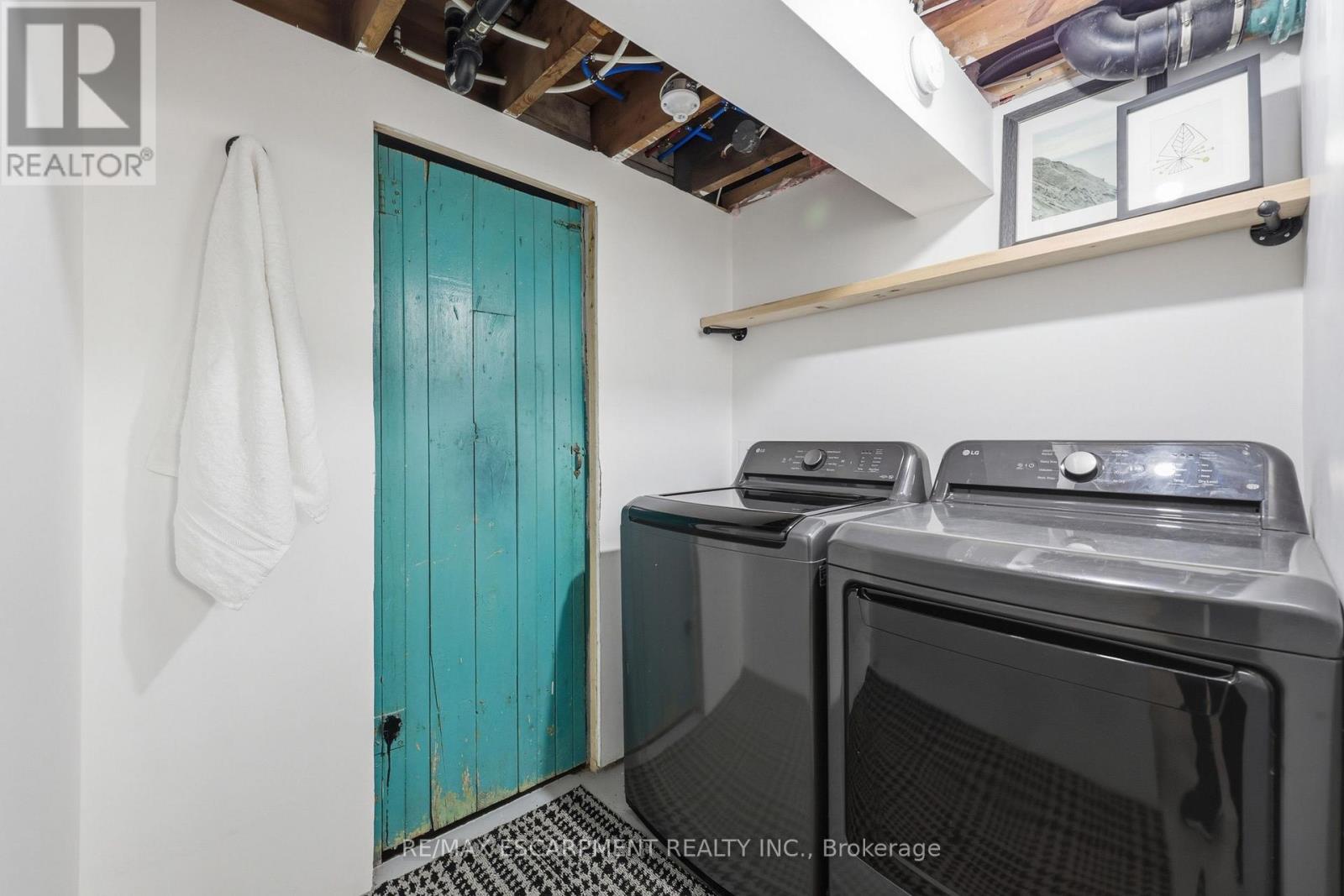 2153 CAROLINE STREET - 31