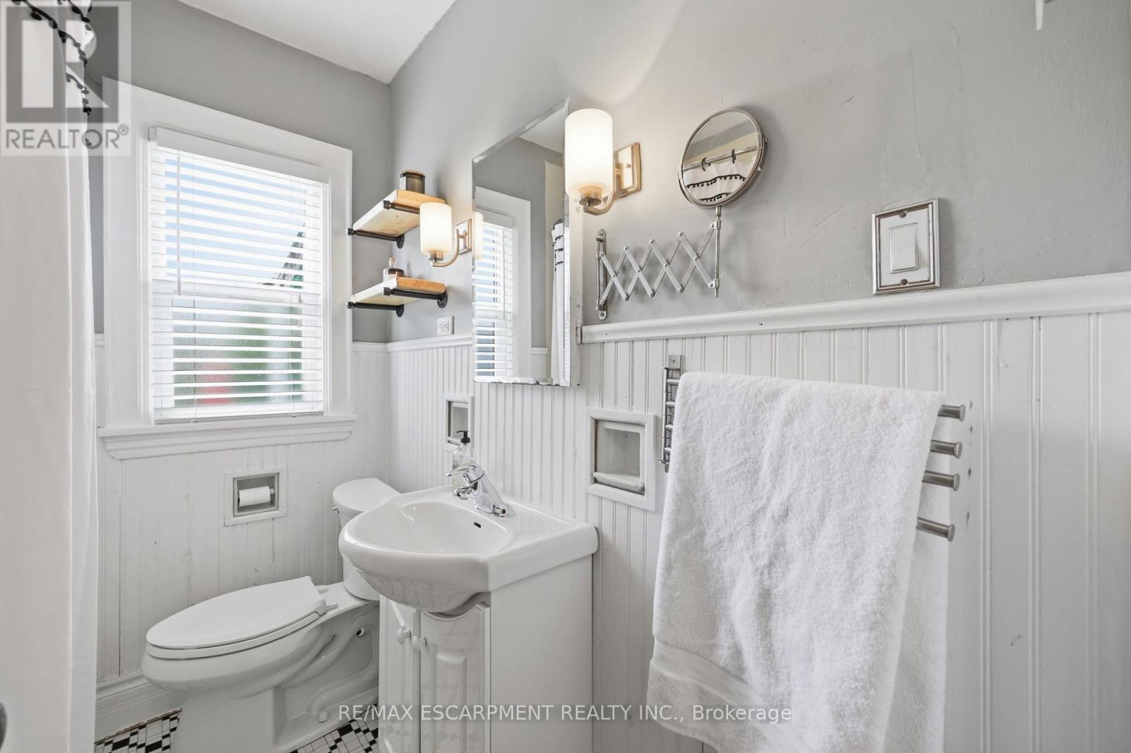 2153 CAROLINE STREET - 23