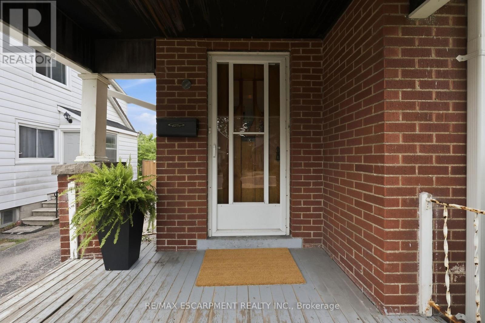 2153 CAROLINE STREET - 5