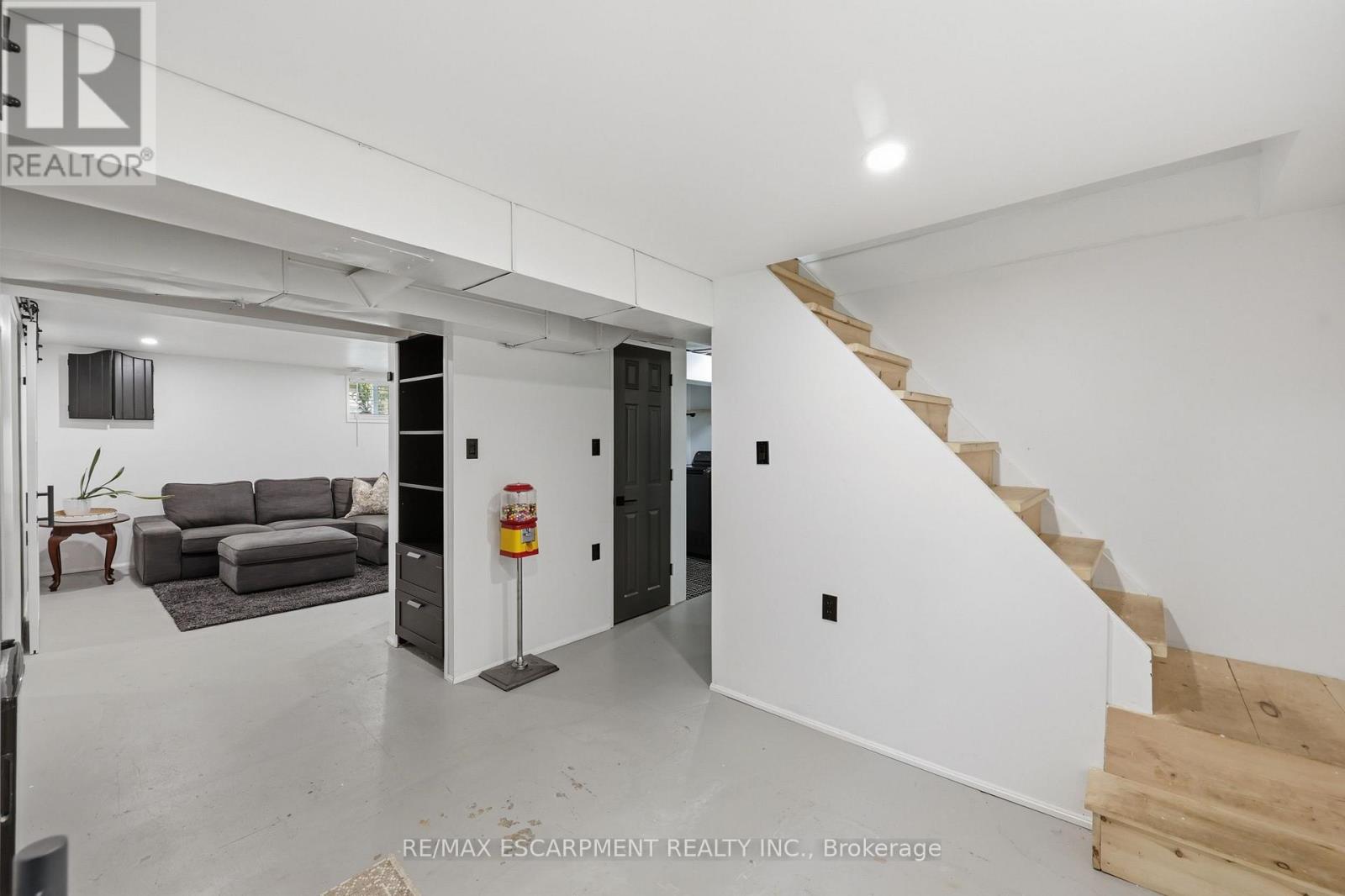 2153 CAROLINE STREET - 24