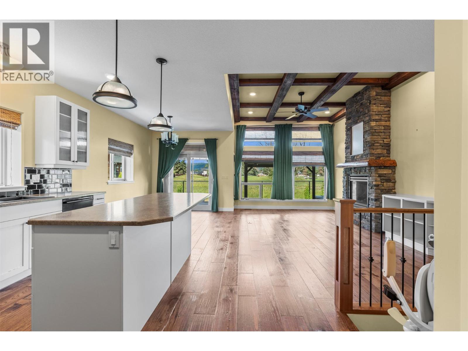 #32 2444 York Avenue - 10