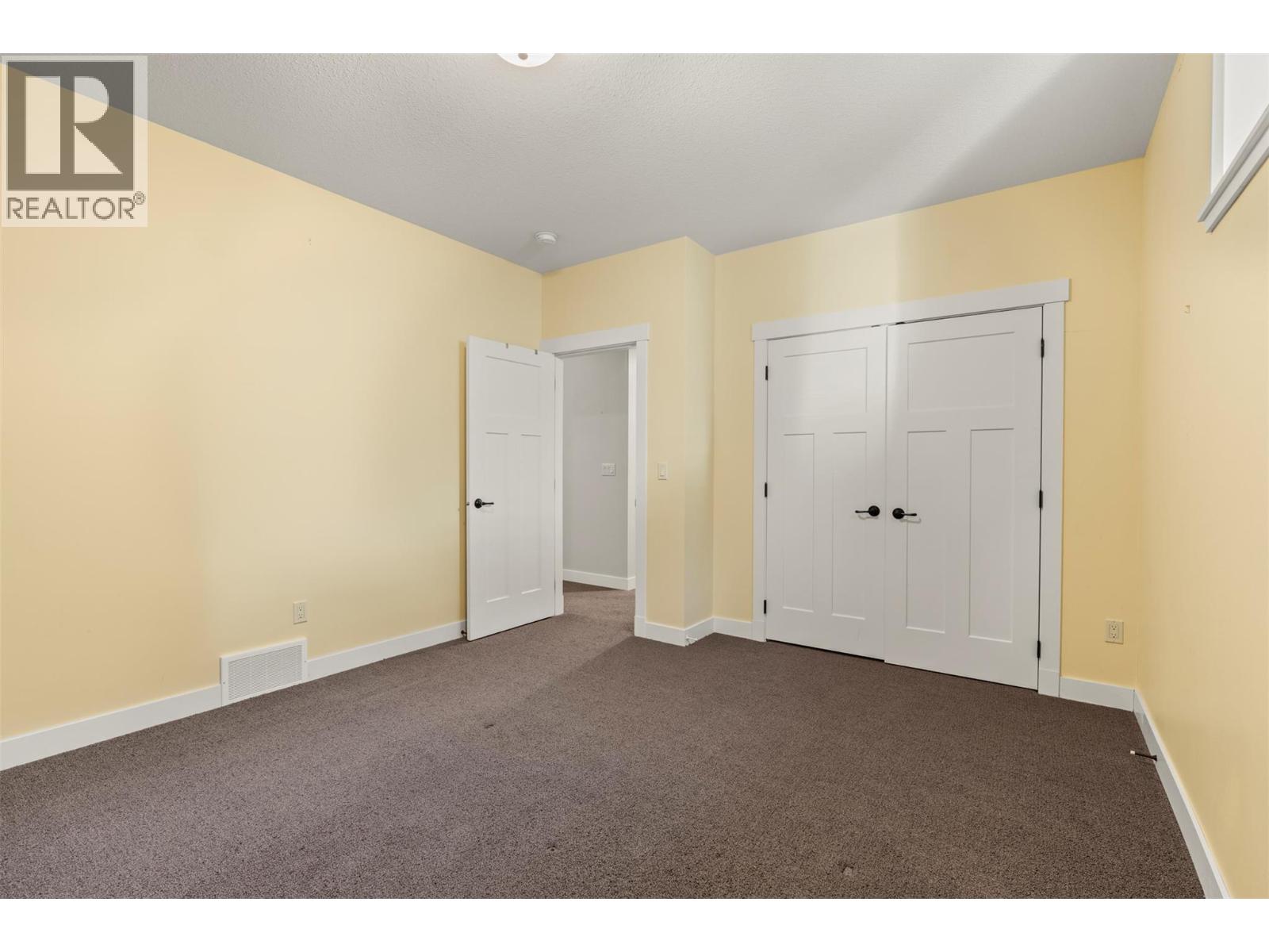 #32 2444 York Avenue - 33