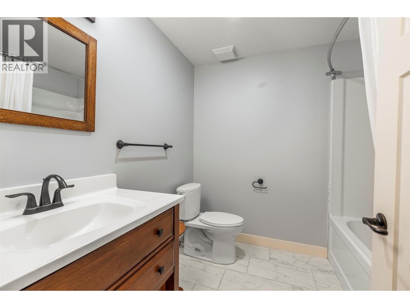 #32 2444 York Avenue - 34