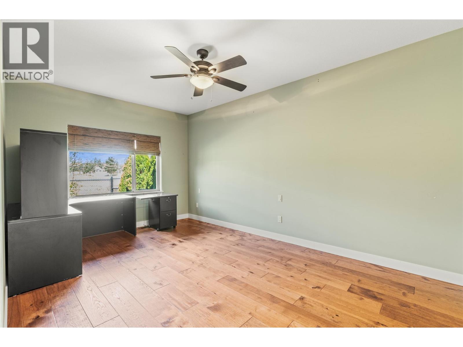 #32 2444 York Avenue - 20
